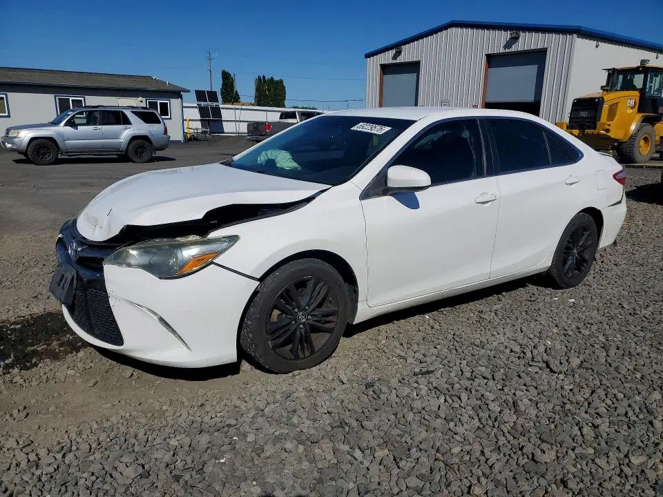 4T1BF1FK9FU951476 — 2015 Toyota Camry, Передняя часть, фото до ремонта