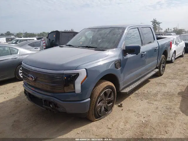 2023 Ford F-150 Lightning Lariat VIN 1FT6W1EV9PWG06360 фото 2