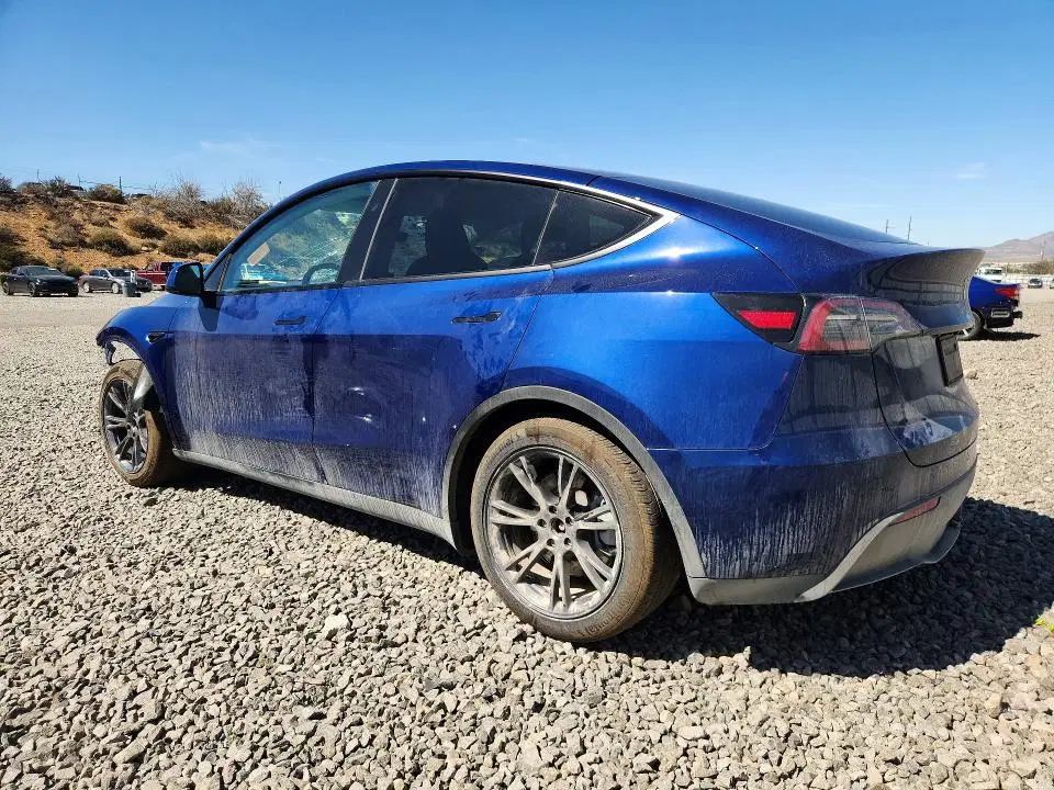 2025 Tesla Model Y VIN 7SAYGDEDXSF232565 фото 2