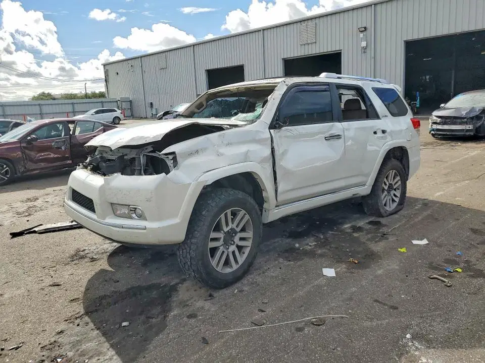 JTEBU5JR7B5063816 — 2011 Toyota 4RUNNER, Передняя часть (Front End), фото до ремонта