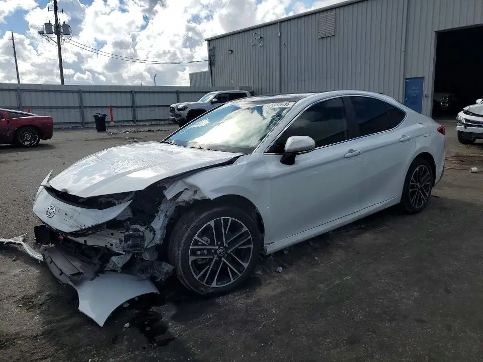 4T1DAACK7SU083886 — 2025 Toyota Camry, Передняя часть (Front End), фото до ремонта