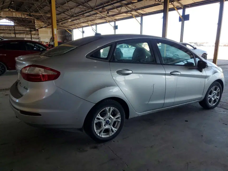 2015 Ford Fiesta VIN 3FADP4BJ0FM196107 фото 3