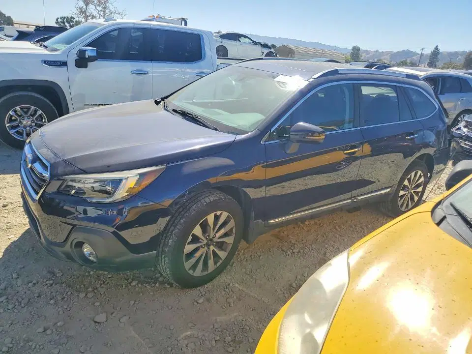 4S4BSATC8J3202577 — 2018 Subaru Outback, Задняя часть (Rear End), фото до ремонта