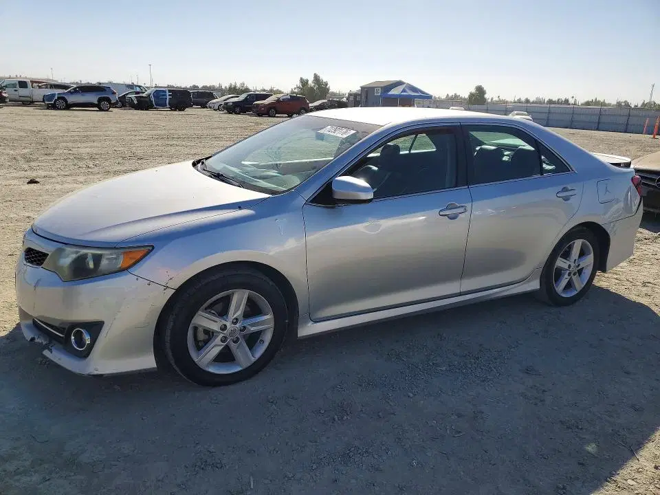 4T1BF1FK8EU774112 — 2014 Toyota Camry, Задняя часть (Rear End), фото до ремонта