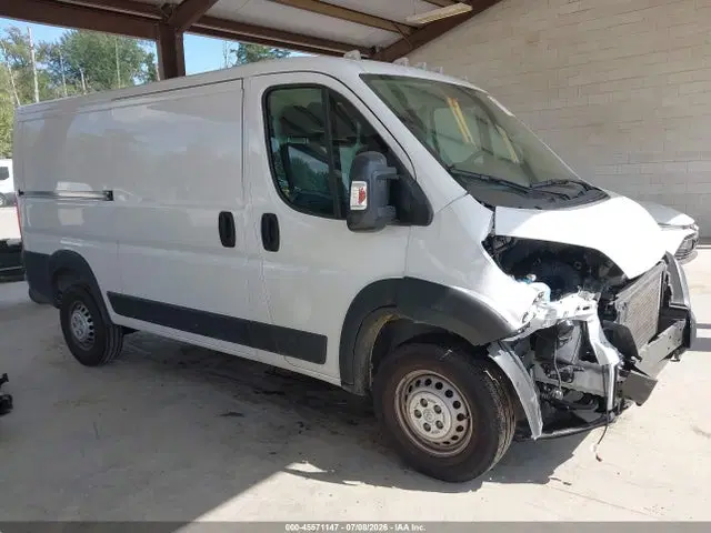 3C6MRVWG3RE154805 — 2024 RAM Promaster 3500 Tradesman Low Roof 136 Wb W/Pass Seat, Передняя часть, фото до ремонта