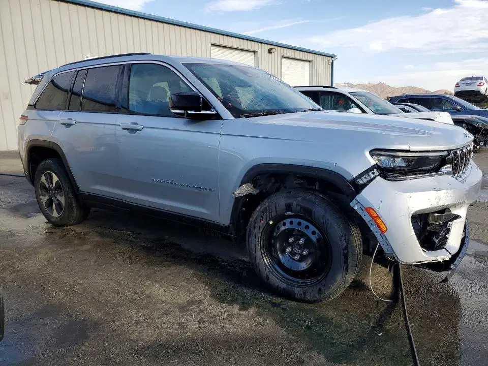 2024 Jeep Grand Cherokee VIN 1C4RJYB60R8521402 фото 4