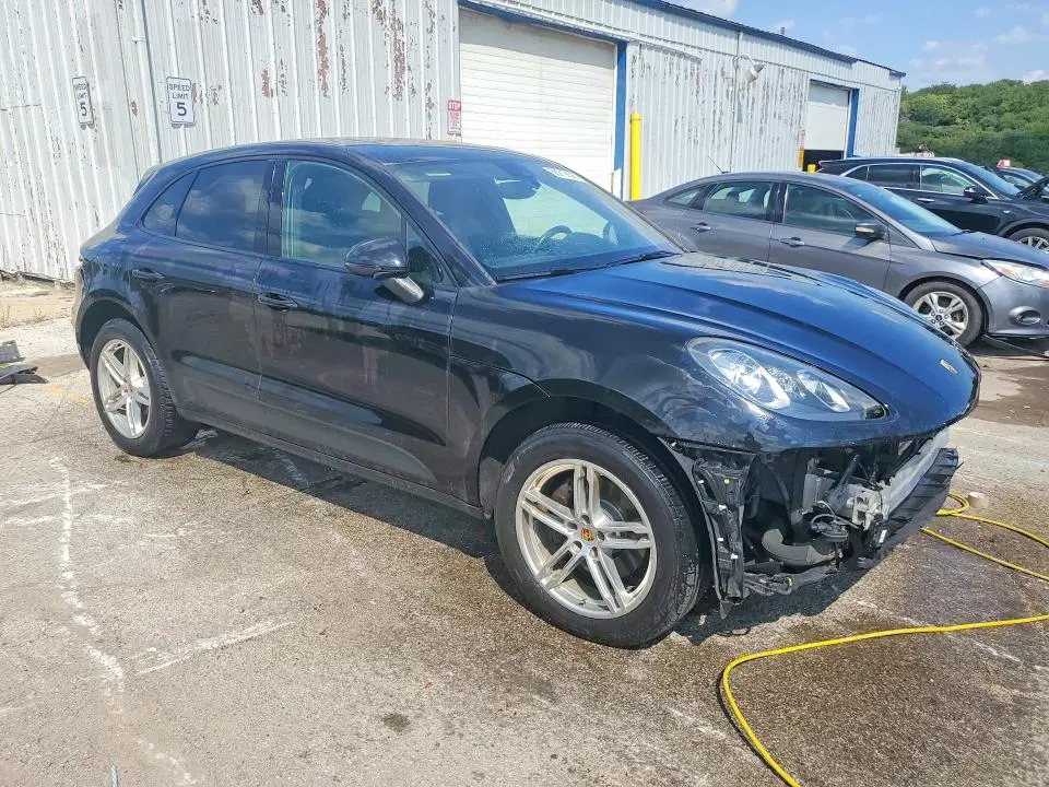 2017 PORSCHE MACAN VIN WP1AA2A58HLB05997 фото 4