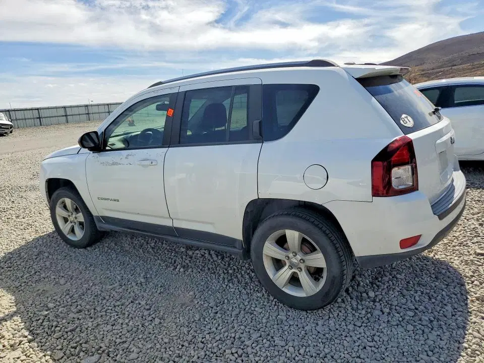2016 Jeep Compass VIN 1C4NJCBA1GD743795 фото 2