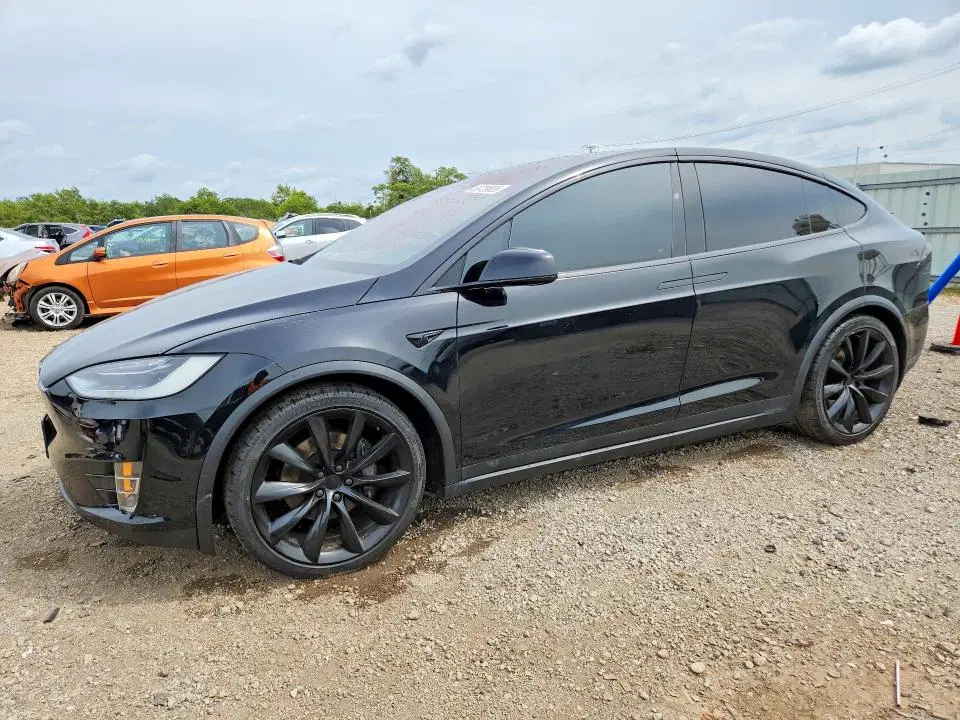 5YJXCBE27HF048748 — 2017 Tesla Model X, Передняя часть, фото до ремонта