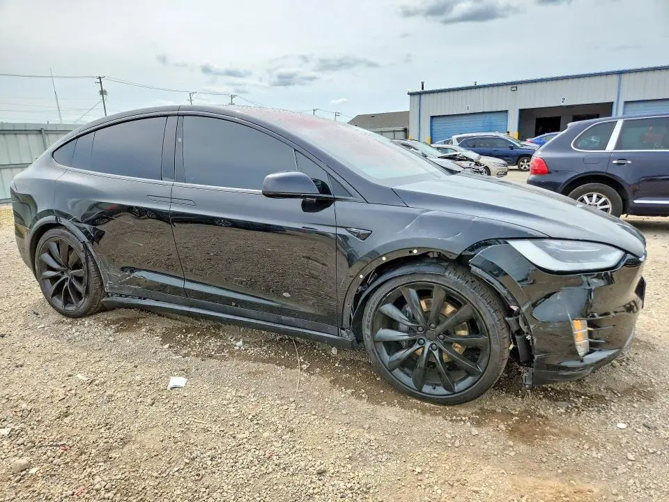 2017 TESLA MODEL X VIN 5YJXCBE27HF048748 фото 4