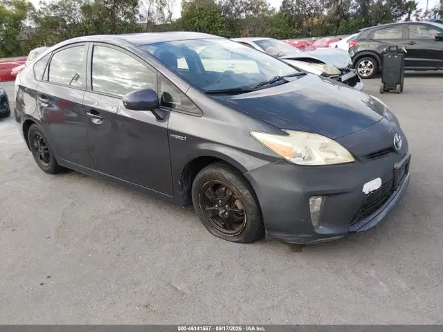 JTDKN3DU2F0421106 — 2015 Toyota Prius Two, Естественный износ (Normal Wear & Tear), фото до ремонта