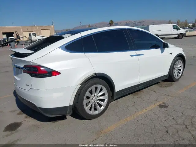 2017 Tesla Model X 100d/75d/90d VIN 5YJXCBE20HF046095 фото 4
