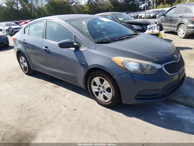 KNAFK4A65G5559536 — 2016 Kia Forte LX, Передняя часть слева (Left Front), фото до ремонта
