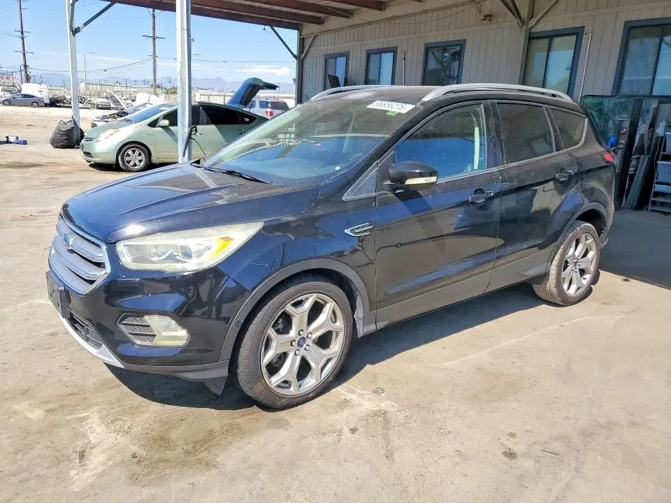 1FMCU0J93HUC80253 — 2017 Ford Escape, Передняя часть (Front End), фото до ремонта