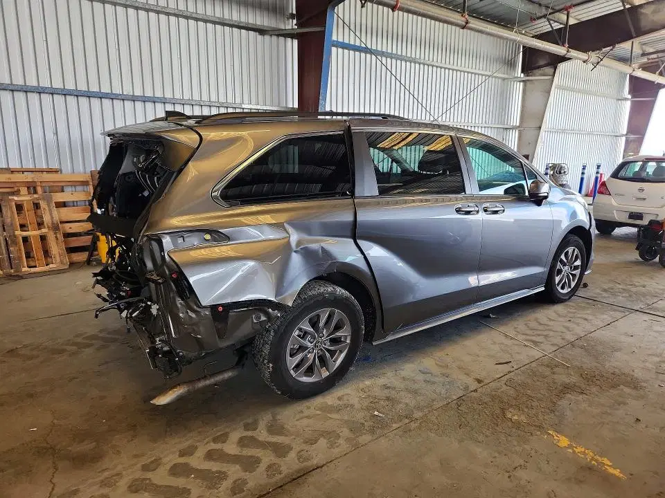 2026 Toyota Sienna VIN 5TDKRKECXTS296627 фото 3