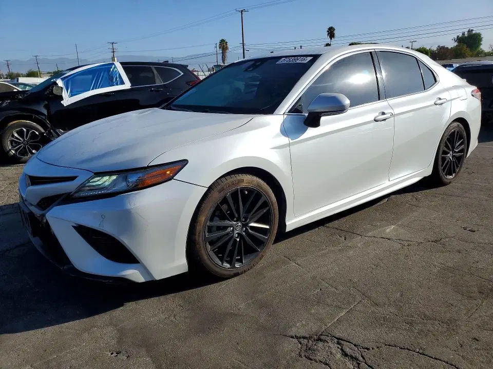 4T1B61HK4JU141226 — 2018 Toyota Camry, Боковая часть (Side), фото до ремонта