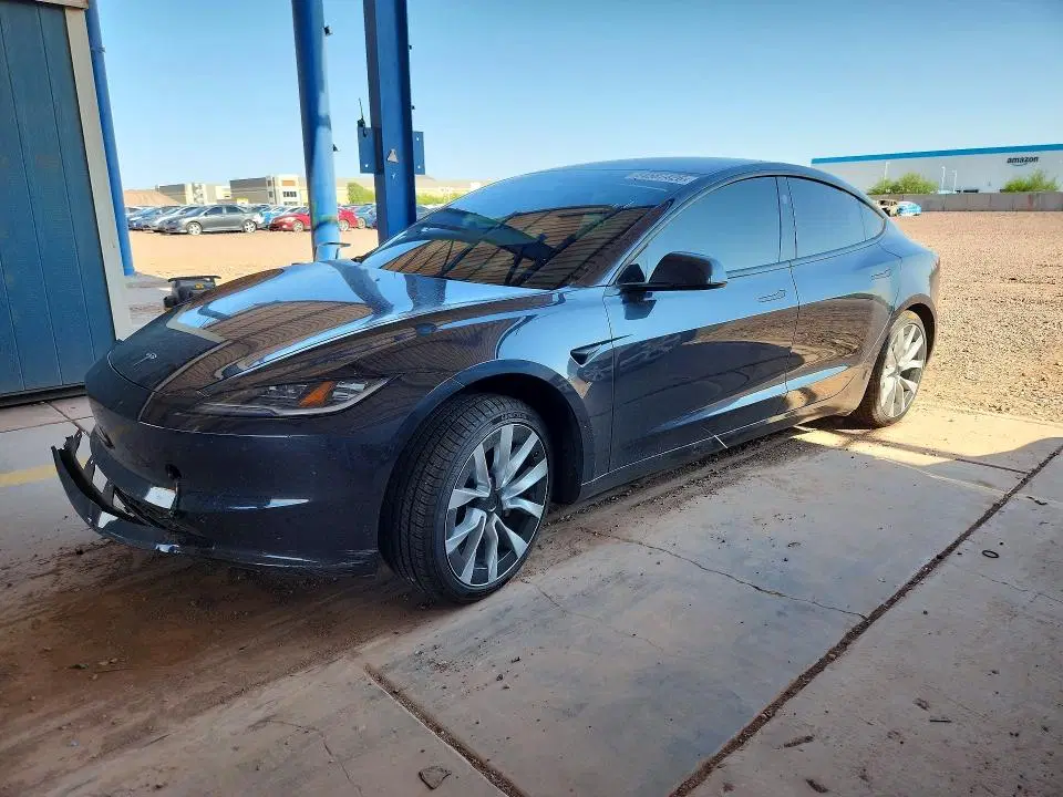 5YJ3E1EB2SF068769 — 2025 Tesla Model 3, Передняя часть (Front End), фото до ремонта