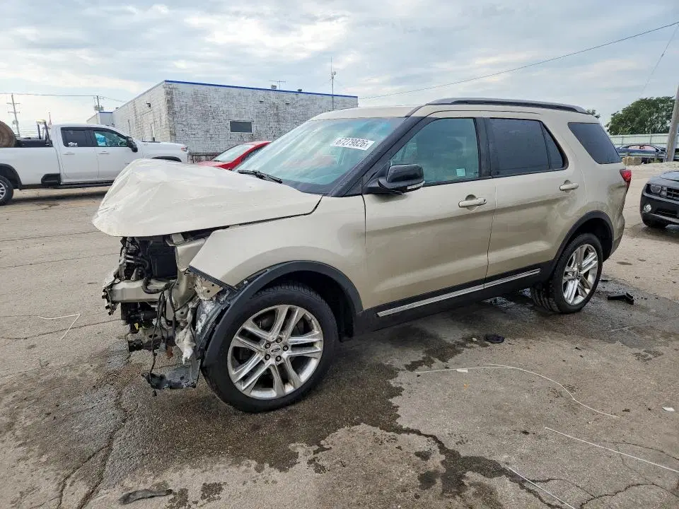 1FM5K8D80HGA02876 — 2017 Ford Explorer, Передняя часть, фото до ремонта