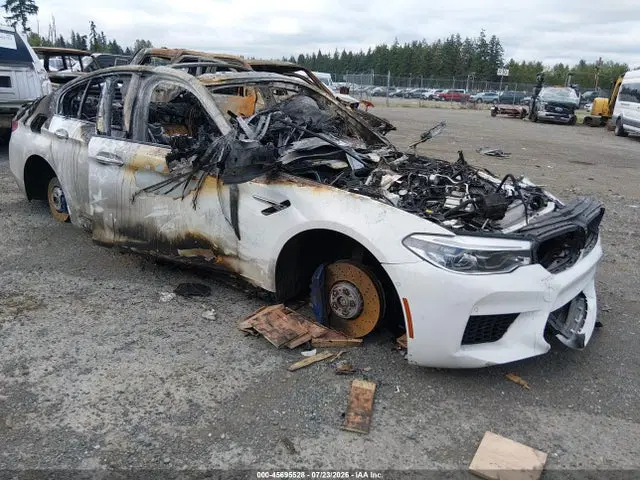 WBSJF0C50JB282813 — 2018 BMW M5, Total Burn, фото до ремонта