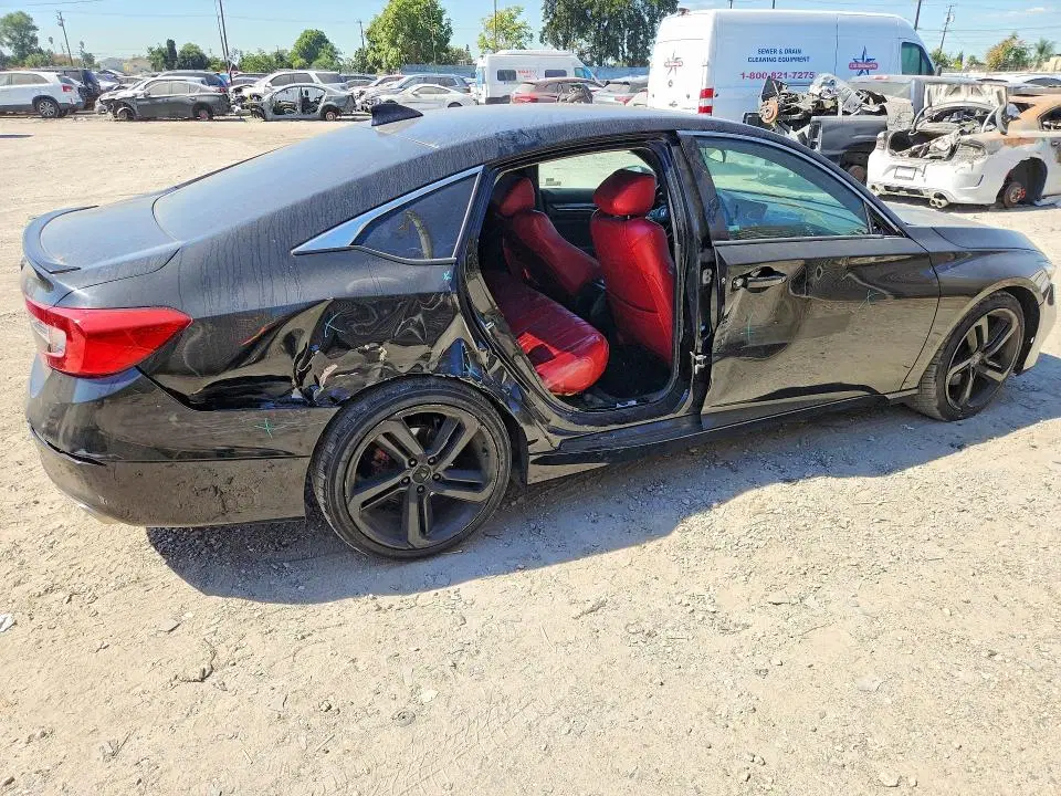 2018 Honda Accord VIN 1HGCV1F32JA199121 фото 3