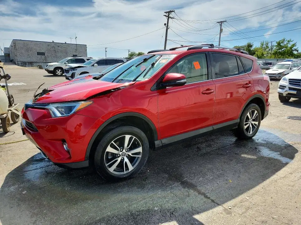 JTMRFREV5HJ108022 — 2017 Toyota RAV4, Пожар двигателя (Burn - Engine), фото до ремонта
