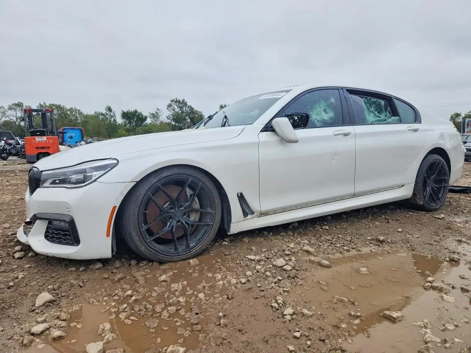 WBA7F2C37HG422832 — 2017 BMW 750, Передняя часть, фото до ремонта