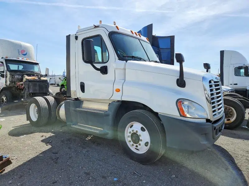 2016 FREIGHTLINER CASCADIA 1 VIN 1FUBGEDV6GLHC5674 фото 3