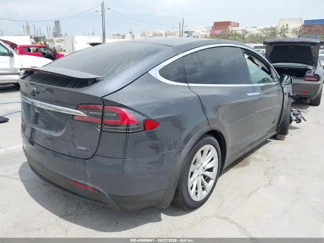 2018 Tesla Model X 100d/75d/p100d VIN 5YJXCBE25JF115708 фото 4