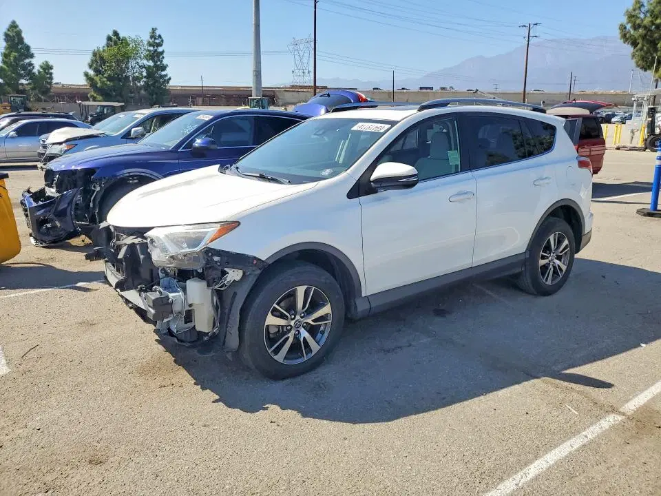 JTMWFREV1HJ102057 — 2017 Toyota RAV4, Передняя часть (Front End), фото до ремонта