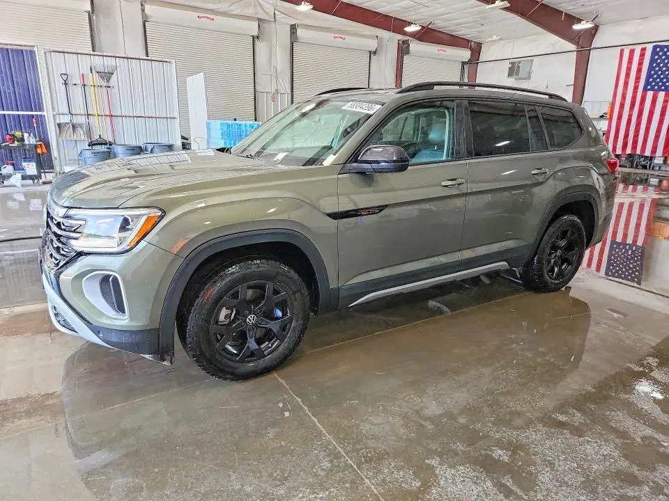 1V2CR2CA5RC551991 — 2024 Volkswagen Atlas, боковая часть, фото до ремонта