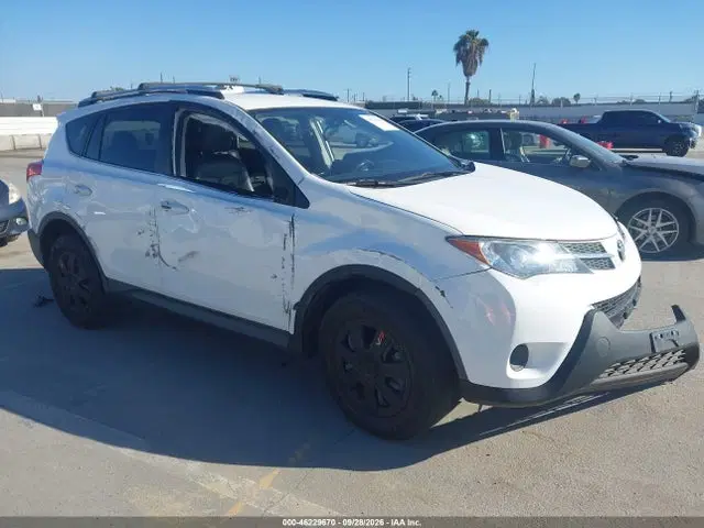 JTMZFREVXFJ058201 — 2015 Toyota RAV4 LE, Опрокидывание, фото до ремонта