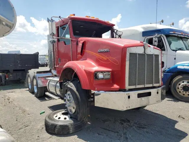 1NKDLU9X3VR746900 — 1997 Kenworth Construction, Повреждения со всех сторон, фото до ремонта