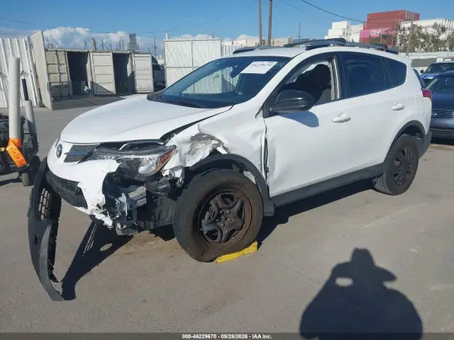 2015 Toyota RAV4 LE VIN JTMZFREVXFJ058201 фото 2