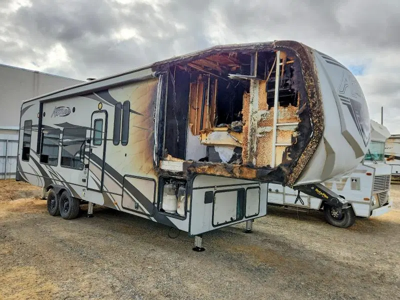 5LZBF3027LR018587 — 2020 Eclipse RV Recreational Vehicle (rv), Пожар (Burn), фото до ремонта