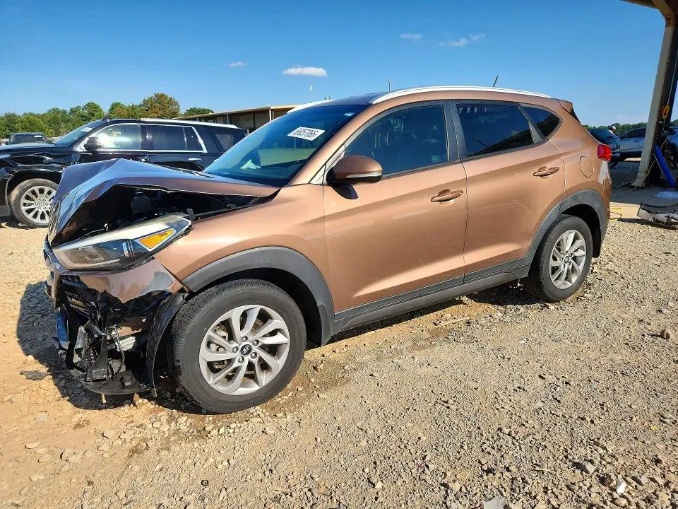 KM8J33A29GU107205 — 2016 Hyundai Tucson, передняя часть, фото до ремонта
