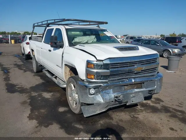 1GC1KVEY2JF151799 — 2018 Chevrolet Silverado 2500HD LT, Передняя часть, фото до ремонта
