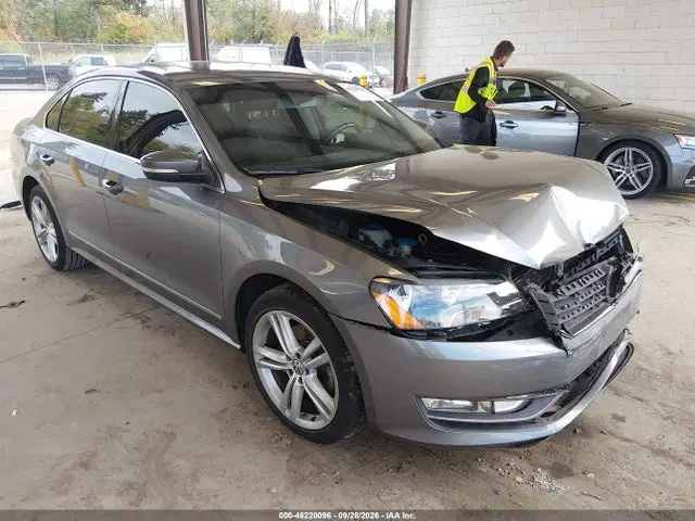 1VWBS7A3XFC014139 — 2015 Volkswagen Passat 1.8T SE, Передняя часть, фото до ремонта