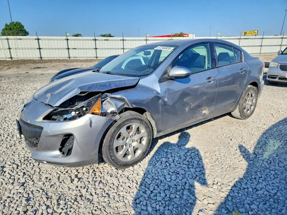 JM1BL1U70D1844942 — 2013 Mazda 3, передняя часть, фото до ремонта