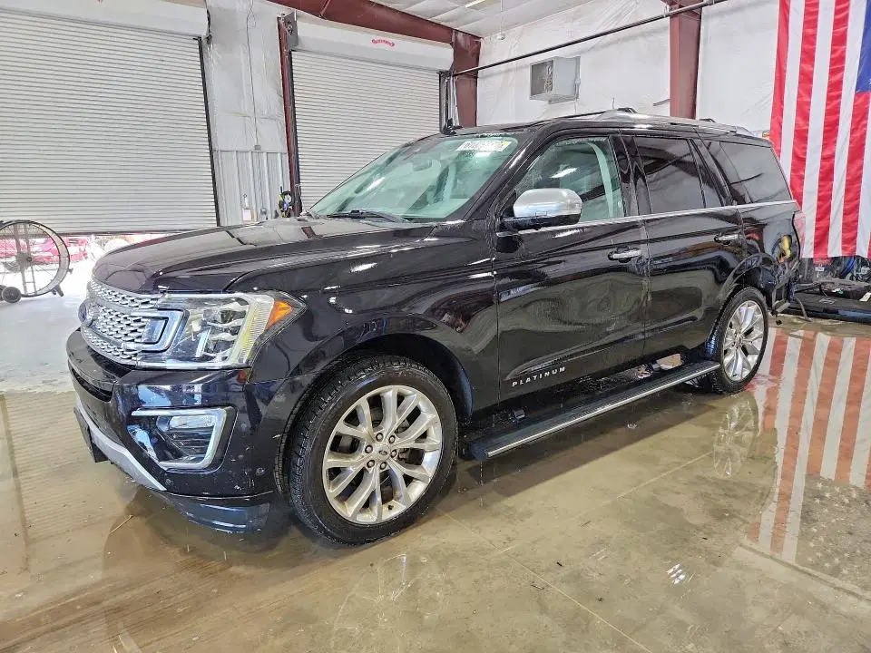 1FMJU1LT4KEA05806 — 2019 Ford Expedition, Задняя часть, фото до ремонта