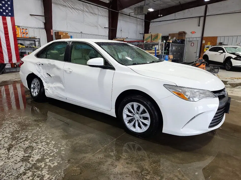 2016 TOYOTA CAMRY VIN 4T4BF1FKXGR556617 фото 3