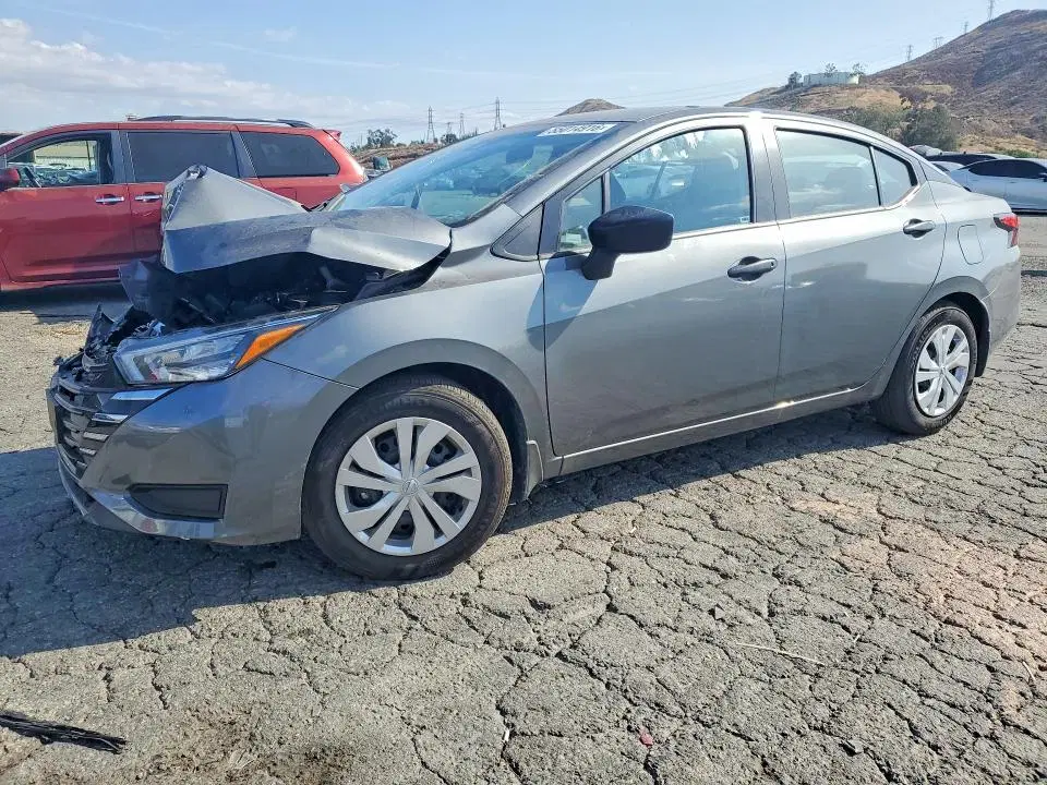 3N1CN8DVXSL894455 — 2025 Nissan Versa, Передняя часть (Front End), фото до ремонта