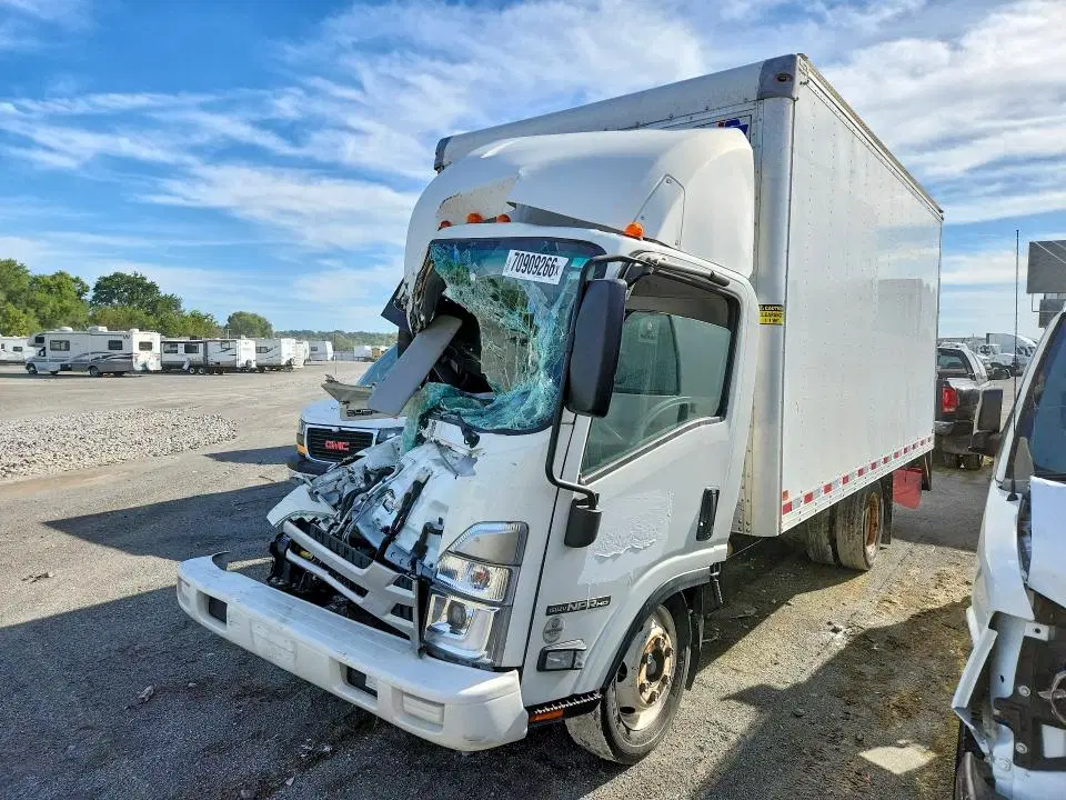 54DC4W1D0RS220287 — 2024 Isuzu NPR HD, Передняя часть, фото до ремонта