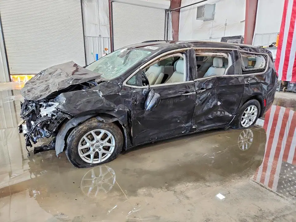 2C4RC1BG3MR600716 — 2021 Chrysler Pacifica, Опрокидывание, фото до ремонта