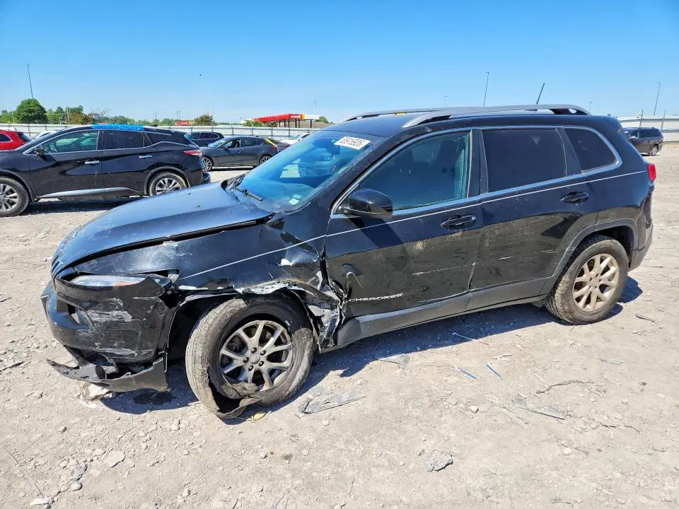 1C4PJMCS3HW600049 — 2017 Jeep Cherokee, Передняя часть, фото до ремонта