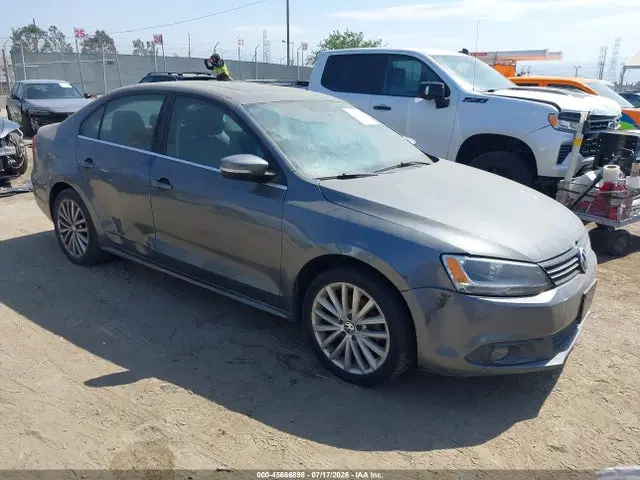 3VWL17AJ4EM387437 — 2014 Volkswagen Jetta 1.8T SEL, не указано, фото до ремонта