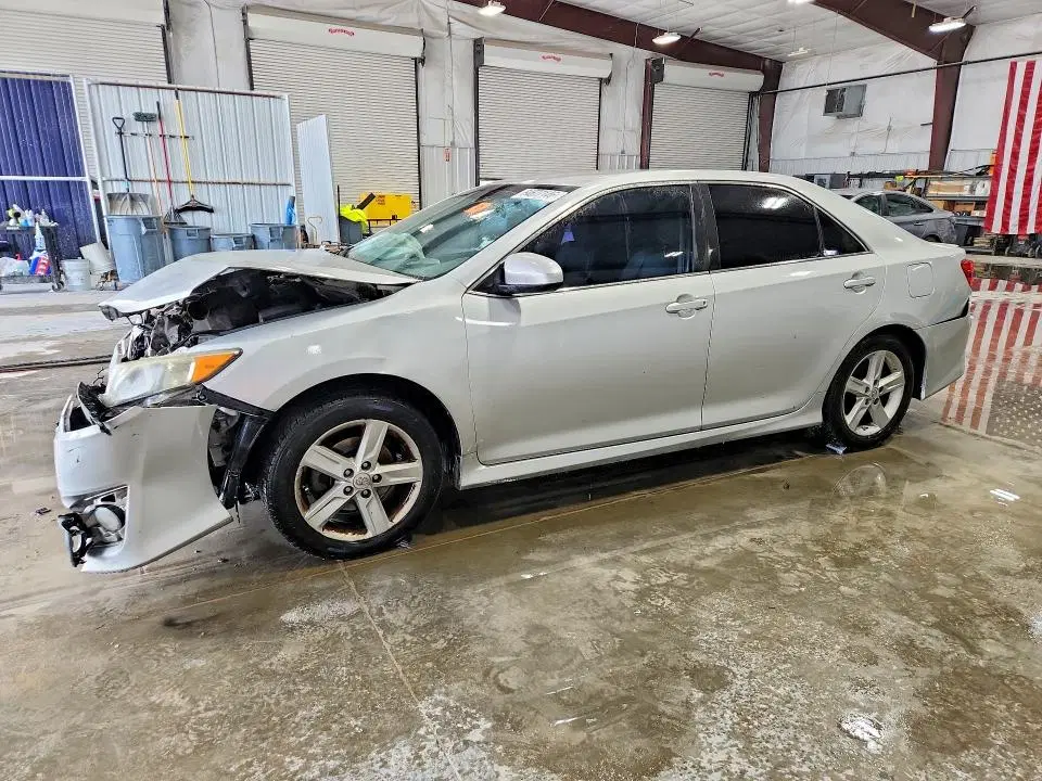 4T1BF1FK8EU779049 — 2014 Toyota Camry, Передняя часть, фото до ремонта
