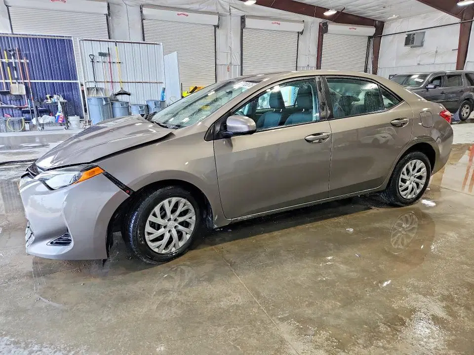 2T1BURHE6JC036445 — 2018 Toyota Corolla, Боковая часть, фото до ремонта