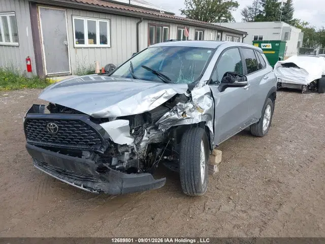 2022 Toyota Corolla Cross Le VIN 7MUCAABG1NV030497 фото 2