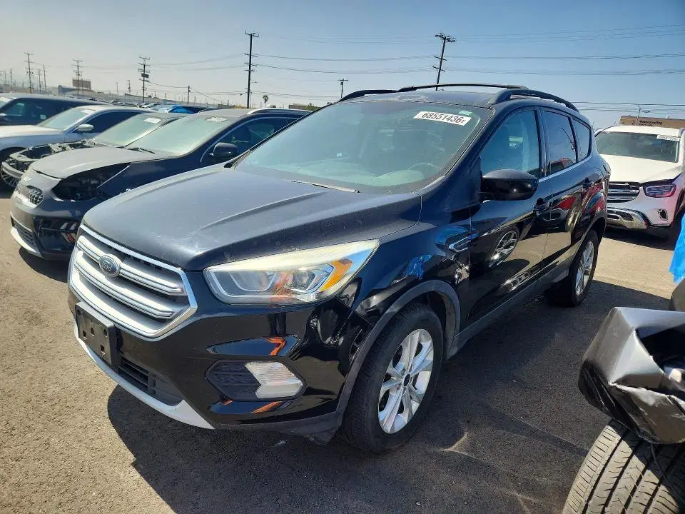 1FMCU0GD9HUA95068 — 2017 Ford Escape, пожар, фото до ремонта