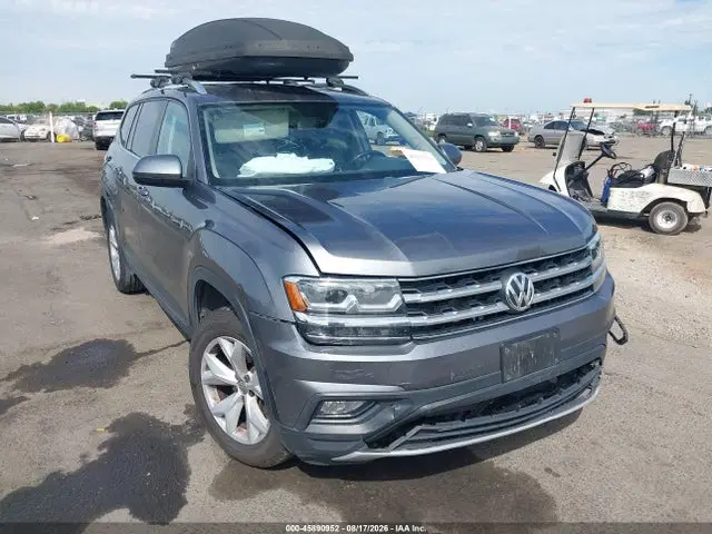 1V2CP2CA1JC598767 — 2018 Volkswagen Atlas 2.0T SE, Передняя часть, фото до ремонта